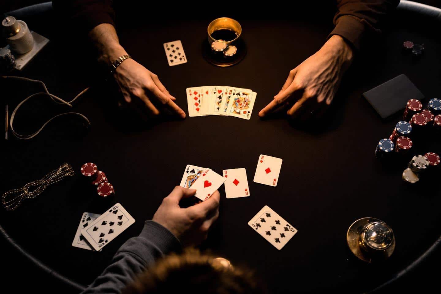 Poker Texas Holdem règles débutant : guide complet